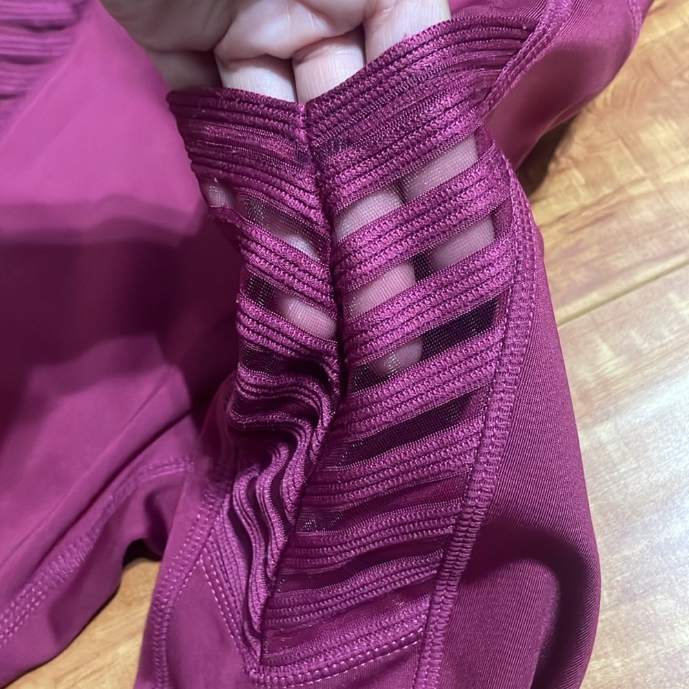 Raspberry workout capris - Picture 3 of 4